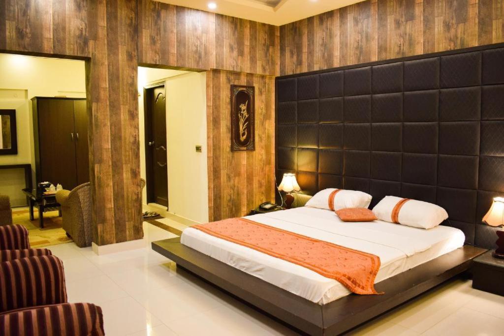 Thomas Guest House Исламабад Экстерьер фото